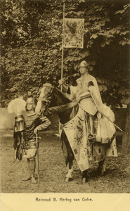 221947 Portret van Rijnalt III, voorgesteld door H. Ameshoff, deelnemer in de maskeradeoptocht tijdens de ...